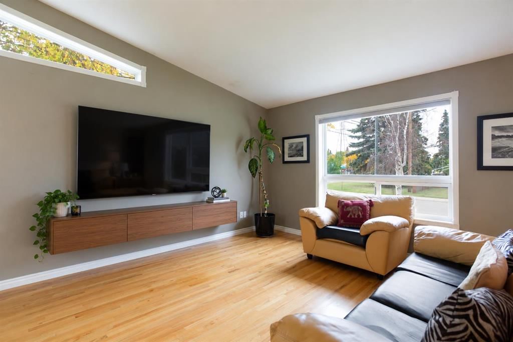 4 Wildwood Drive SW, Calgary — photo 4 of 28