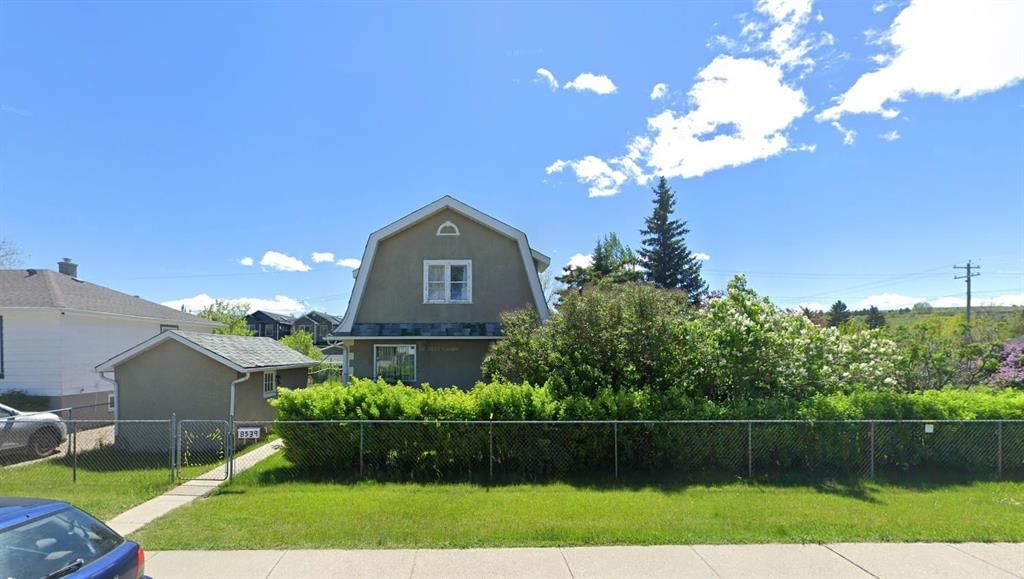 8539 48 Avenue NW, Calgary — photo 3 of 5