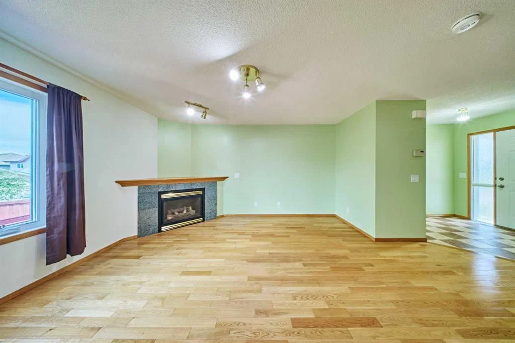 9683 Hidden Valley Drive NW, Calgary — photo 4 of 33