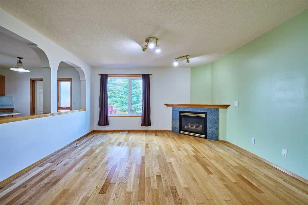 9683 Hidden Valley Drive NW, Calgary — photo 5 of 33