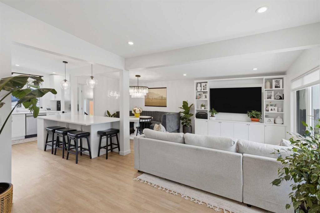 3720 58 Avenue SW, Calgary — main listing photo