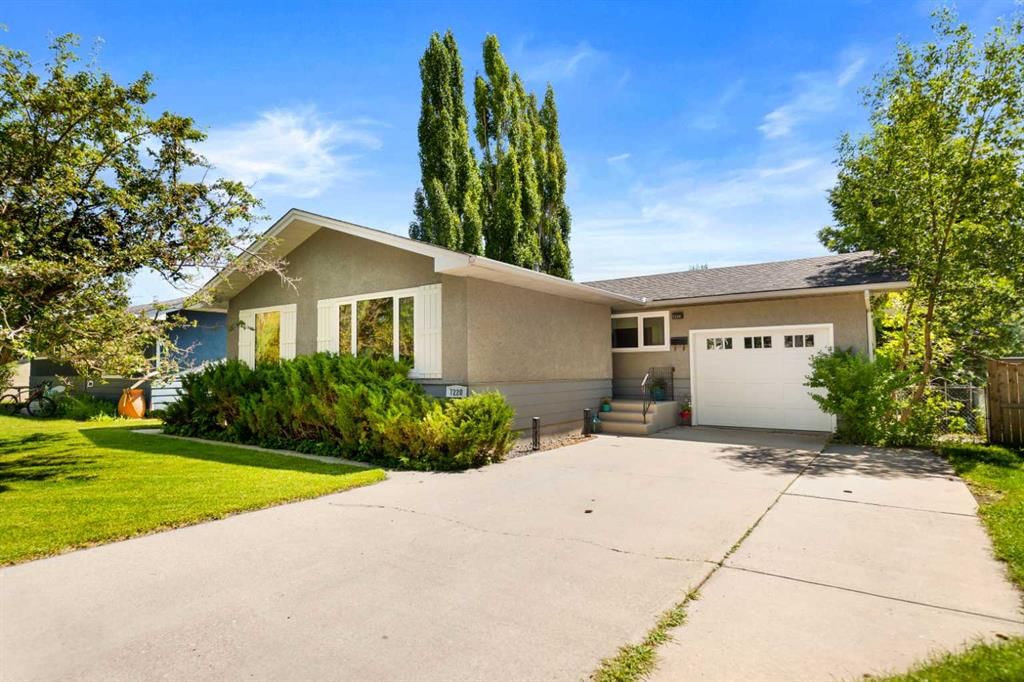 7220 Farrell Road SE, Calgary — photo 3 of 32