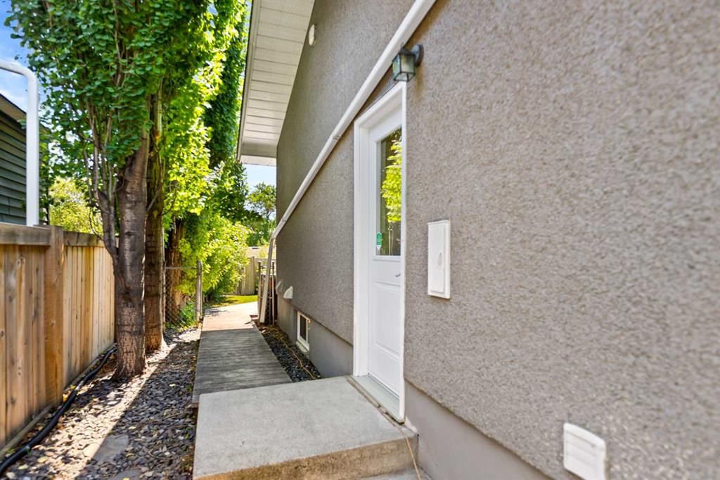 7220 Farrell Road SE, Calgary — photo 4 of 32
