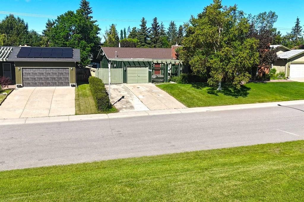243 Silvercreek Drive NW, Calgary — photo 4 of 8