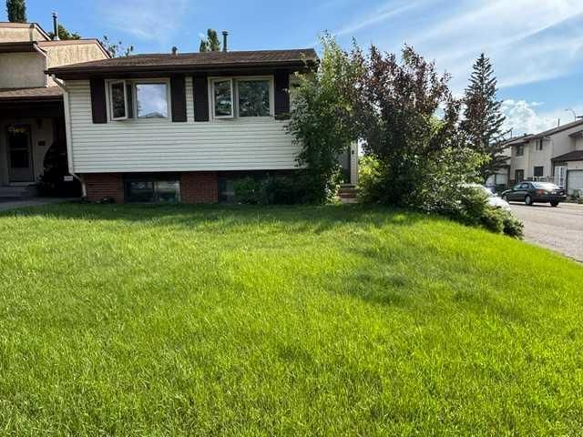 107 Silvergrove Road NW, Calgary — photo 2 of 41