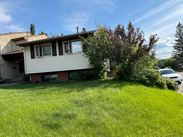 107 Silvergrove Road NW, Calgary — photo 3 of 41