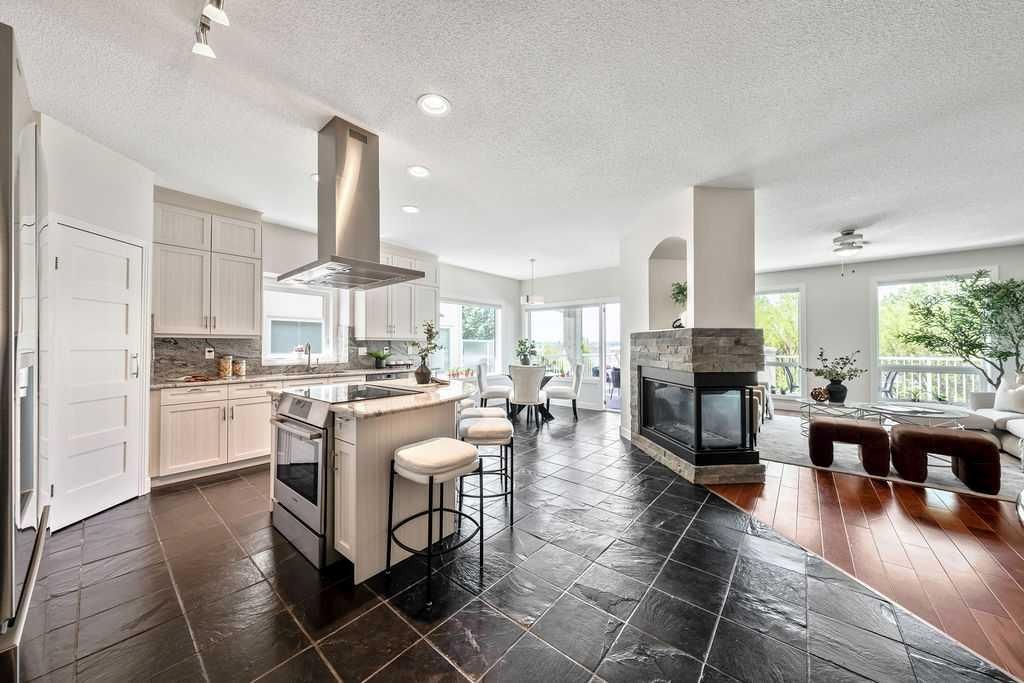 410 Mt Sparrowhawk Place SE, Calgary — photo 3 of 47