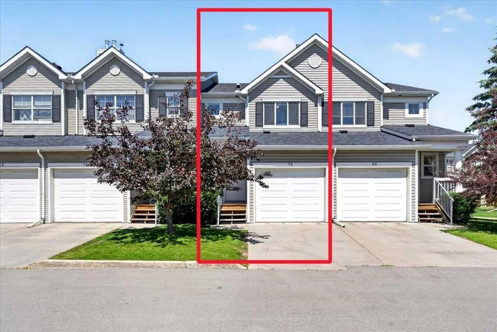 76 Country Village Lane NE, Calgary — photo 2 of 43
