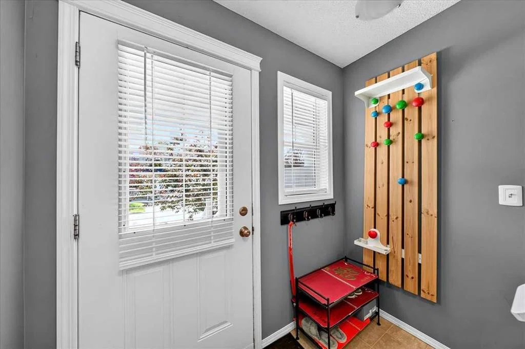 76 Country Village Lane NE, Calgary — photo 3 of 43