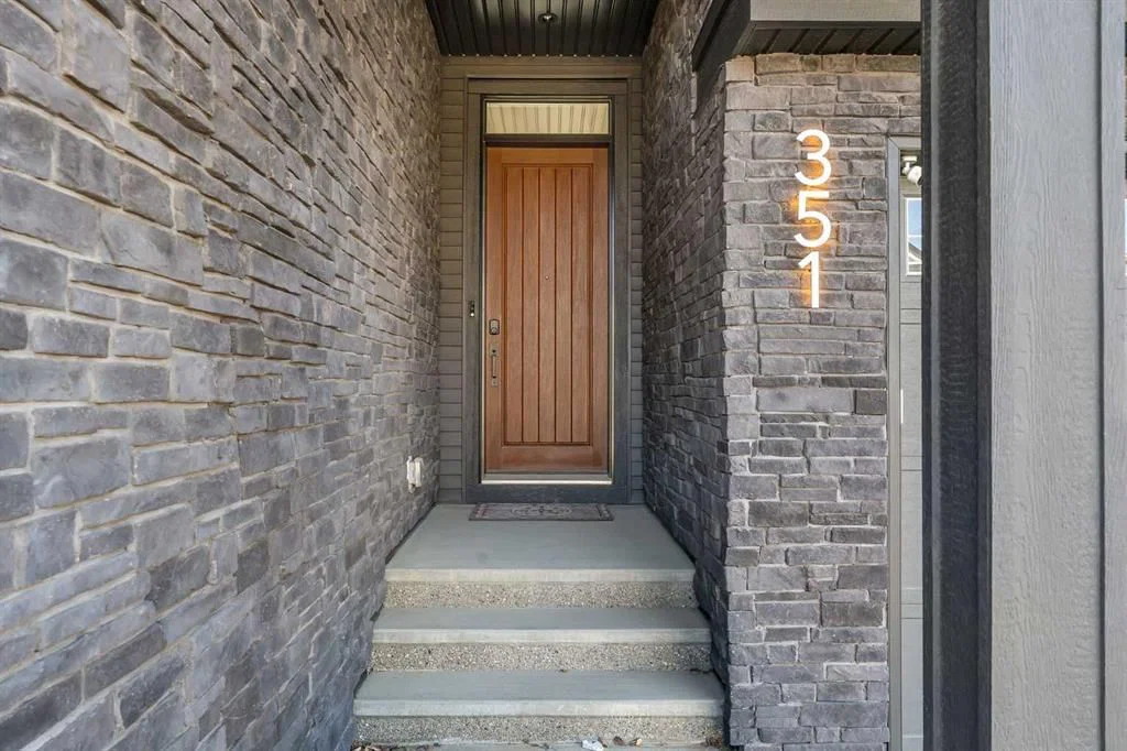 351 Lucas Way NW, Calgary — photo 4 of 50