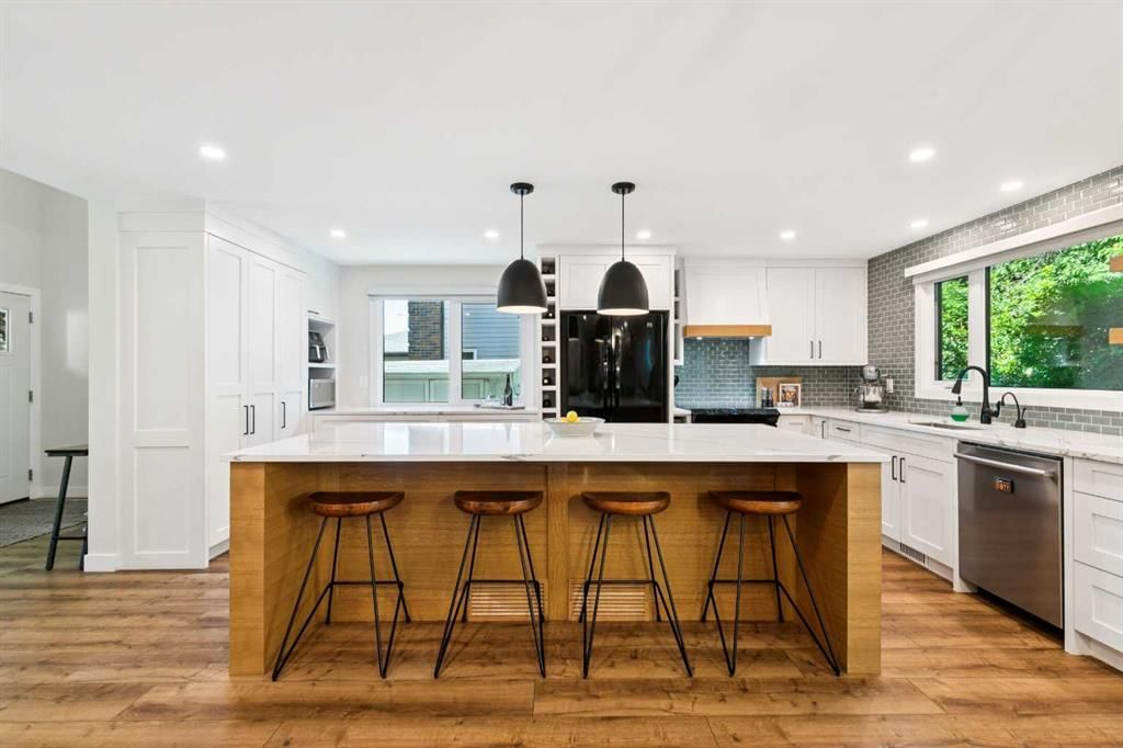 272 Woodfield Road SW, Calgary — photo 4 of 45