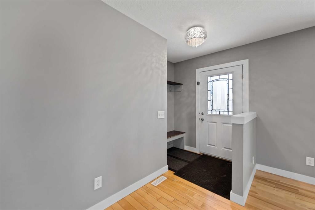 136 Maitland Drive NE, Calgary — photo 2 of 40