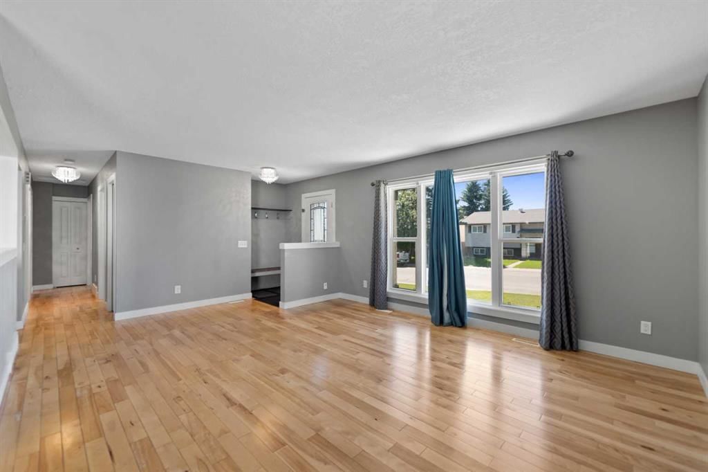 136 Maitland Drive NE, Calgary — photo 5 of 40