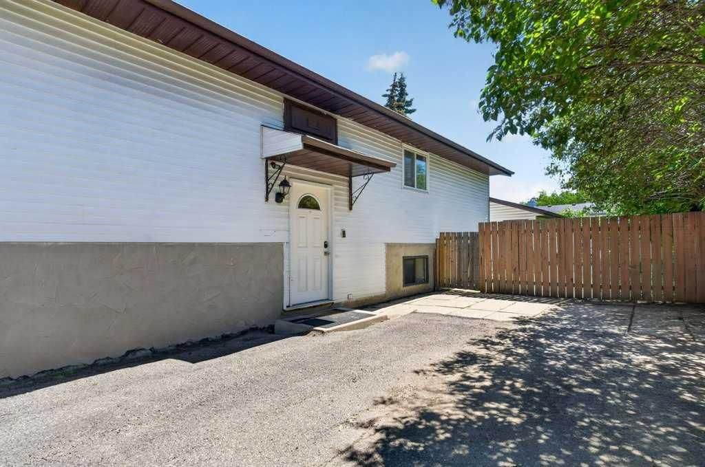 20 McKinley Road SE, Calgary — photo 3 of 45