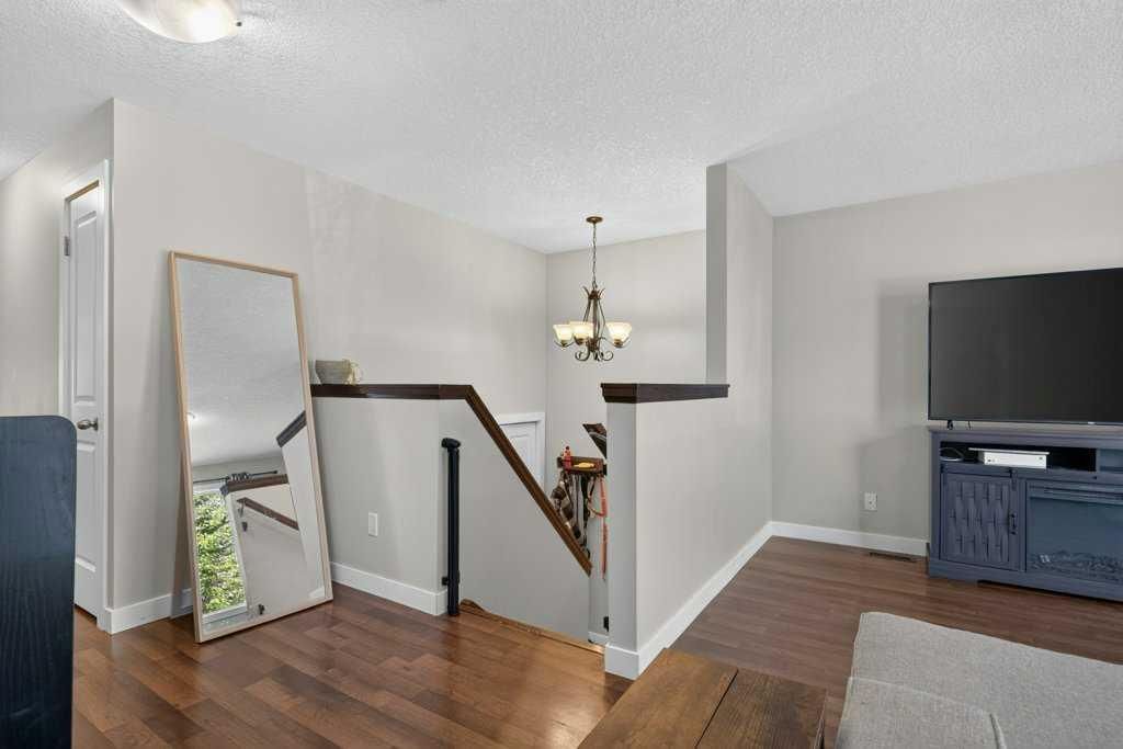 20 McKinley Road SE, Calgary — photo 4 of 45