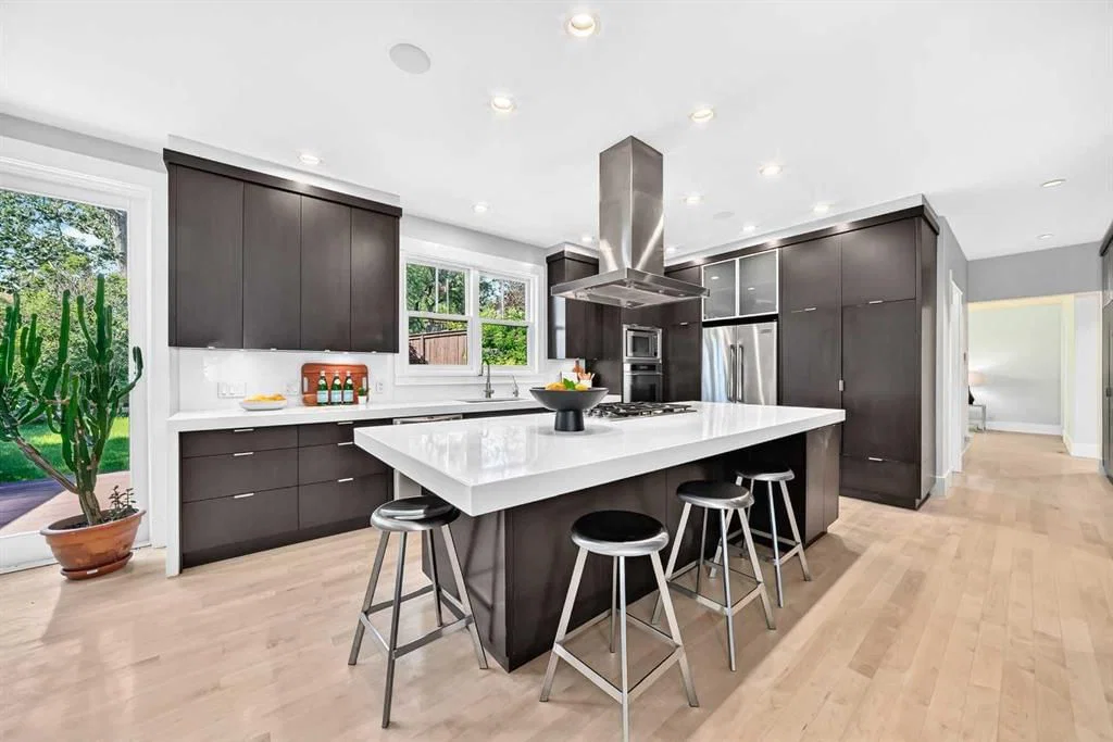 2312 12 Avenue NW, Calgary — photo 5 of 50