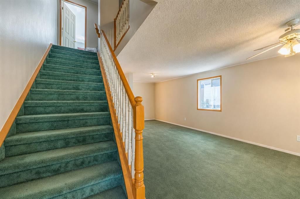 23 Templegreen Road NE, Calgary — photo 2 of 35