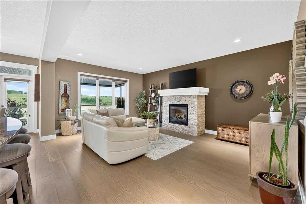 146 Valley Pointe Way NW, Calgary — photo 3 of 46