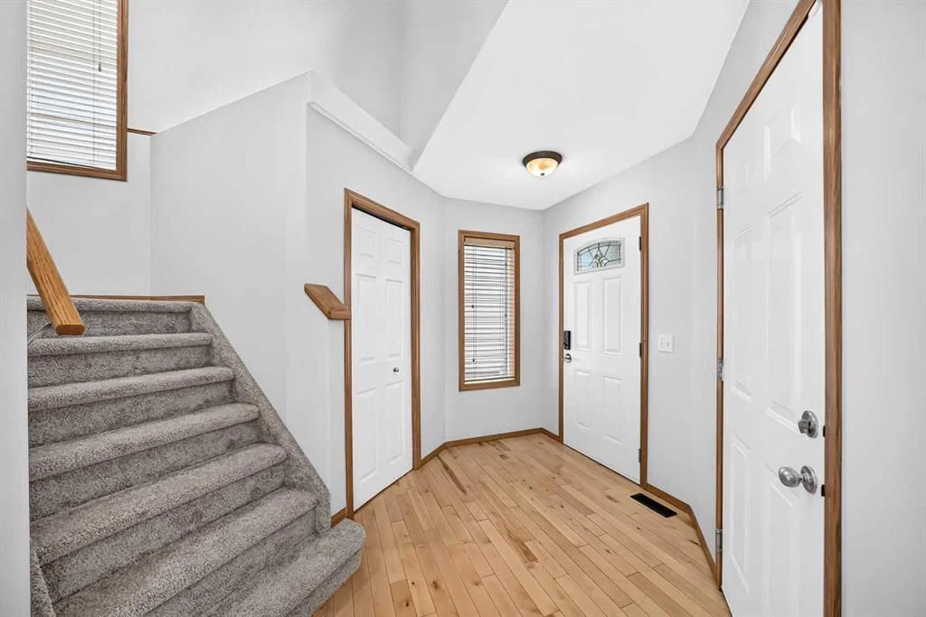 144 Covehaven Road NE, Calgary — photo 4 of 37