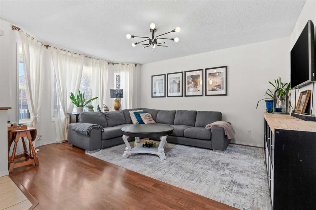 85 Evermeadow Manor SW, Calgary — photo 4 of 36