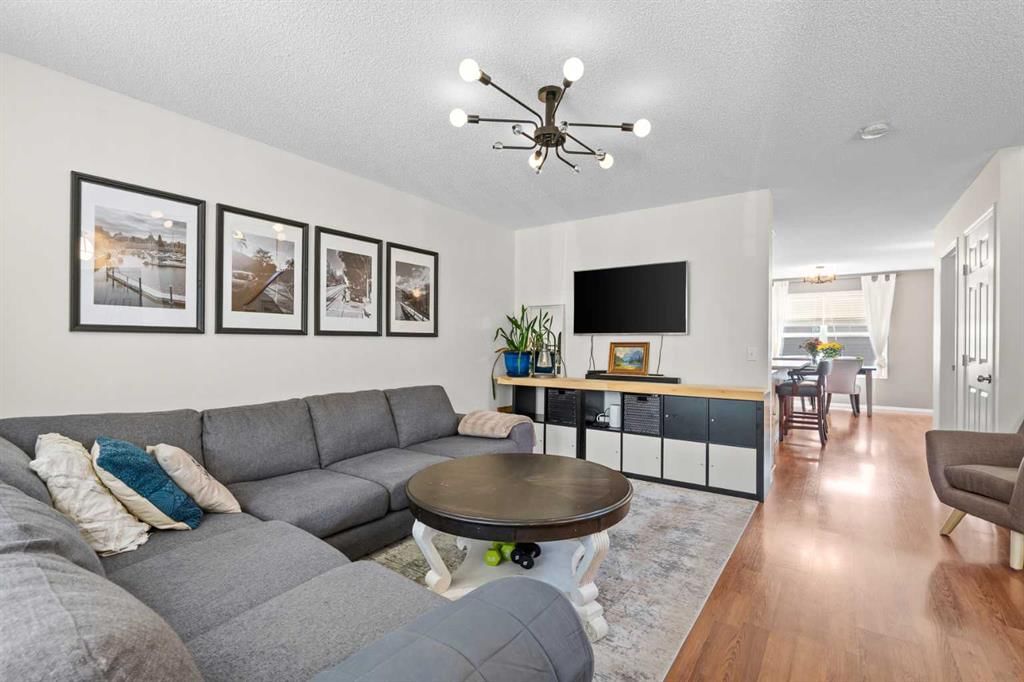85 Evermeadow Manor SW, Calgary — photo 5 of 36