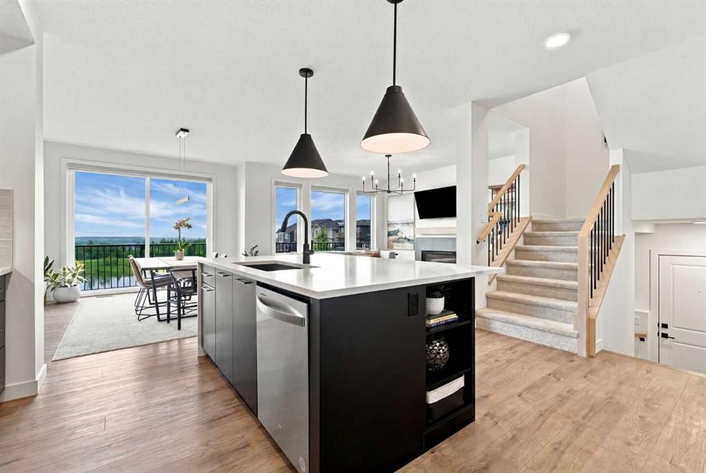 826 Alpine Drive SW, Calgary — photo 4 of 48