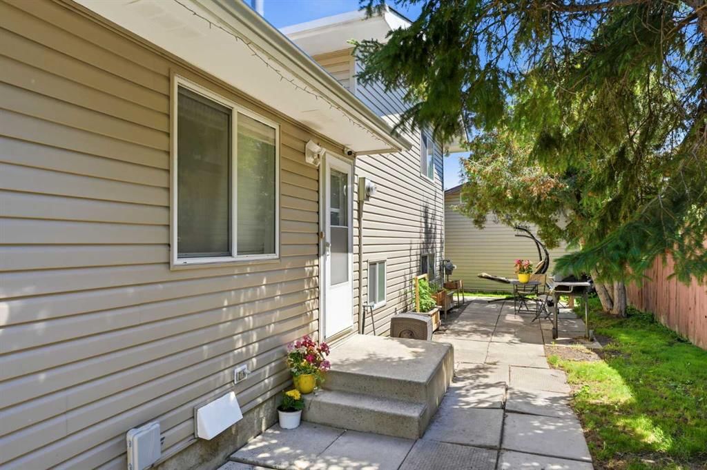151 Templevale Place NE, Calgary — photo 3 of 36