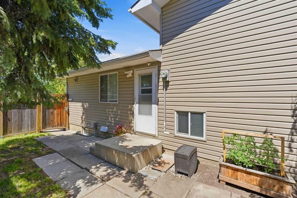 151 Templevale Place NE, Calgary — photo 4 of 36