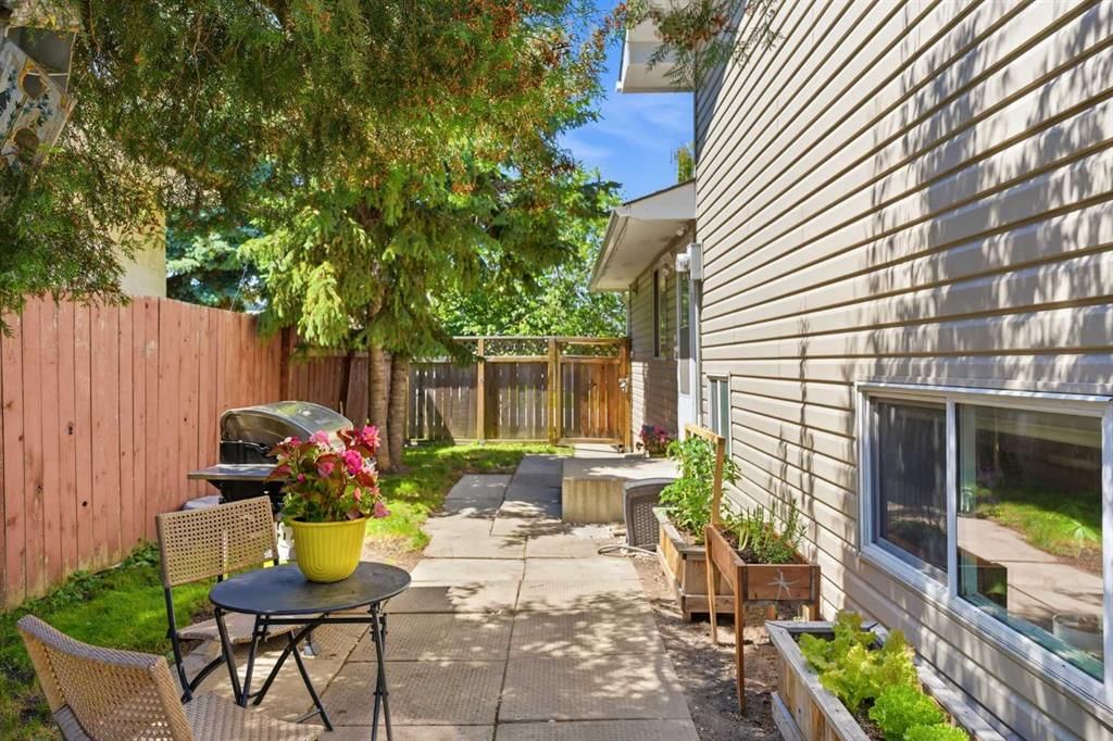 151 Templevale Place NE, Calgary — photo 5 of 36