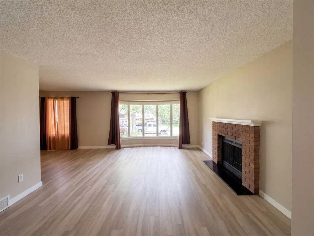 1095 Berkley Drive NW, Calgary — photo 4 of 25