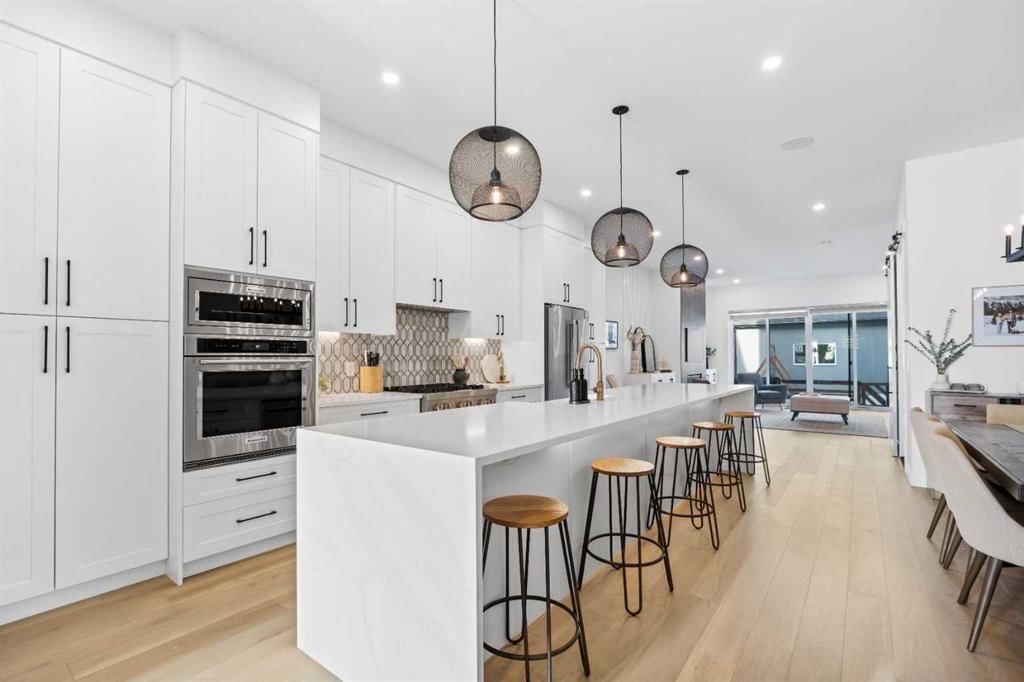 2022 50 Avenue SW, Calgary — photo 4 of 48