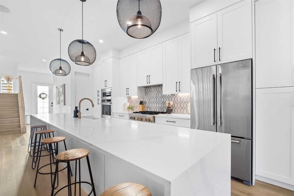 2022 50 Avenue SW, Calgary — photo 5 of 48