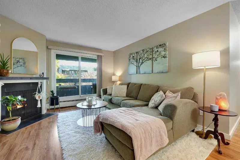 4301, 315 Southampton Drive SW, Calgary — main listing photo