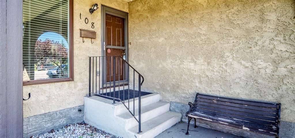 108 Falconridge Close NE, Calgary — photo 3 of 25