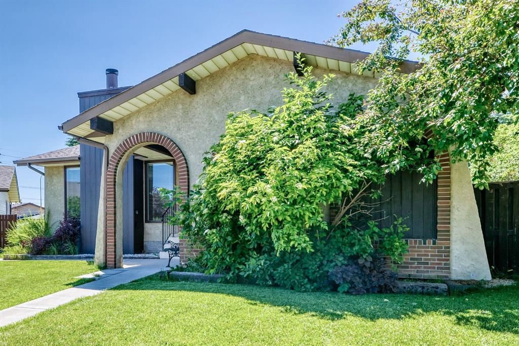 108 Falconridge Close NE, Calgary — photo 4 of 25
