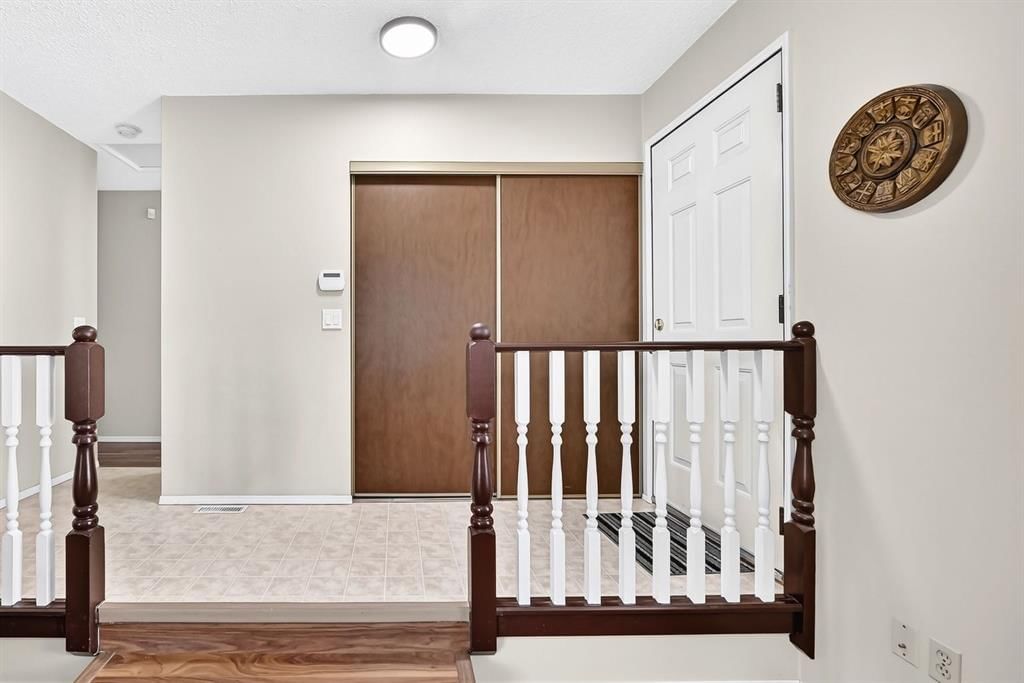 108 Falconridge Close NE, Calgary — photo 5 of 25