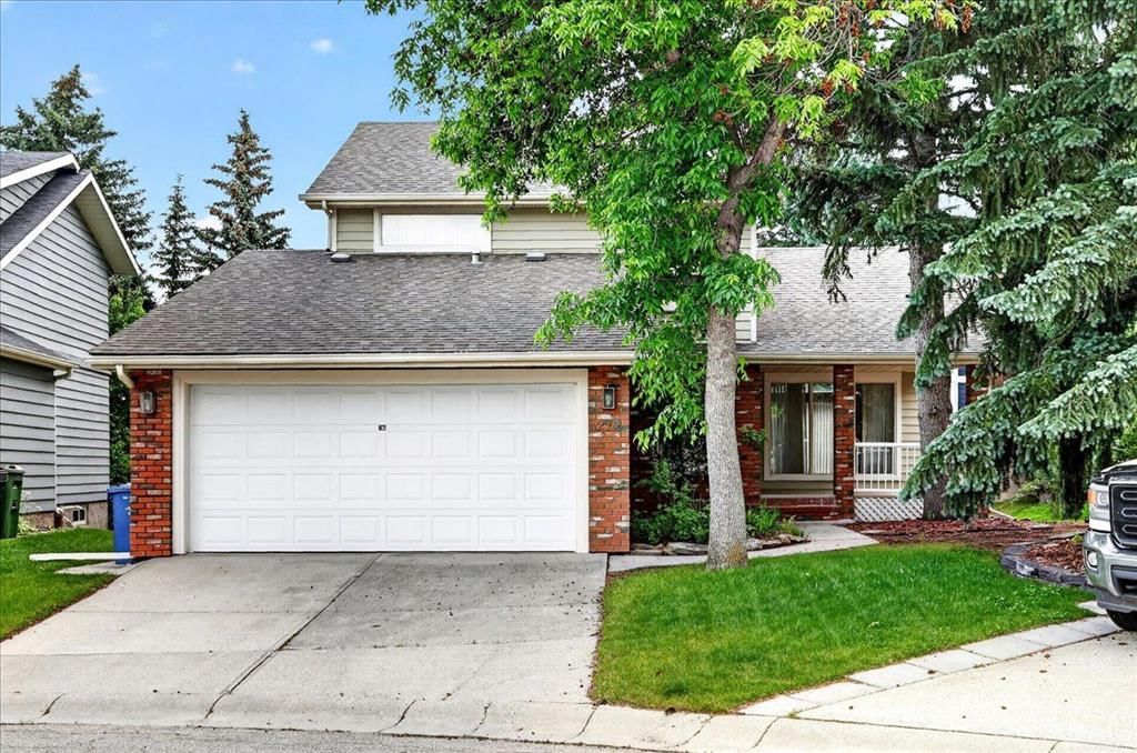 212 Stravanan Bay SW, Calgary — main listing photo