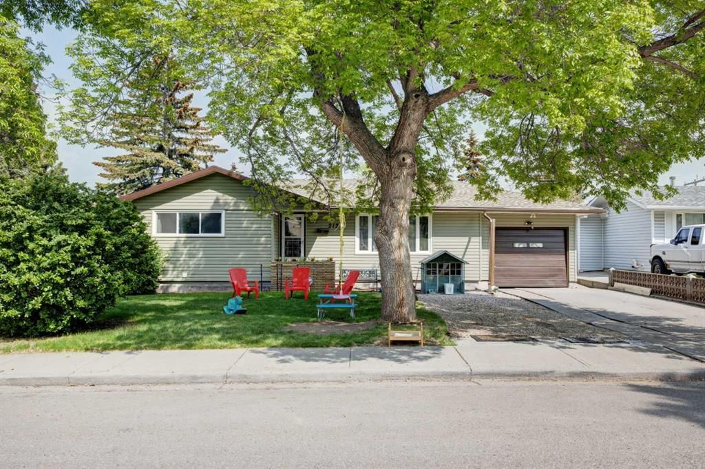 212 Hendon Drive NW, Calgary — main listing photo