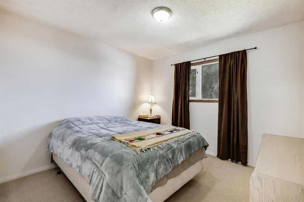 933 Marcombe Drive NE, Calgary — photo 5 of 21