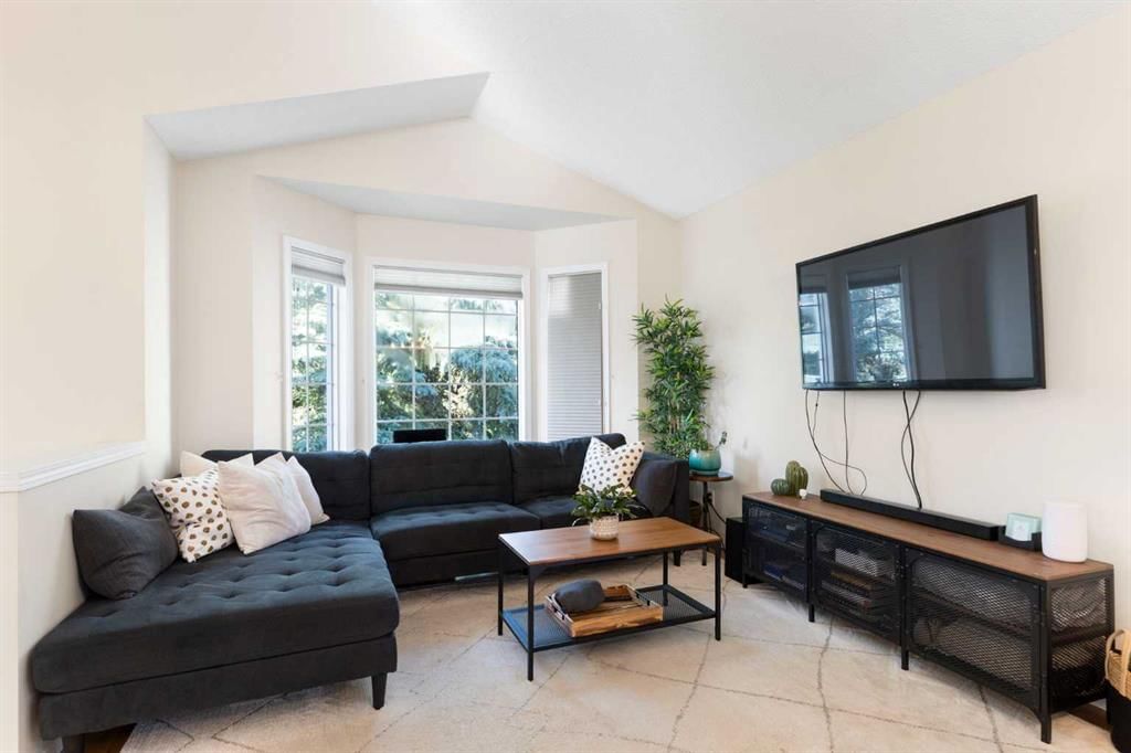 60 River Rock Circle SE, Calgary — photo 3 of 50