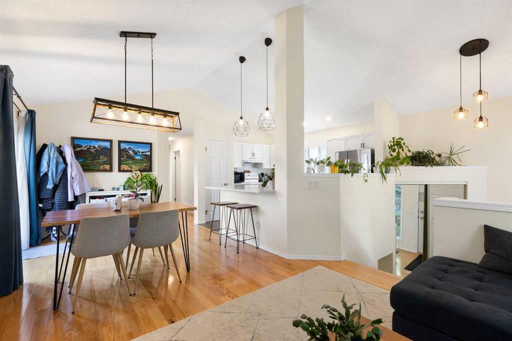 60 River Rock Circle SE, Calgary — photo 4 of 50