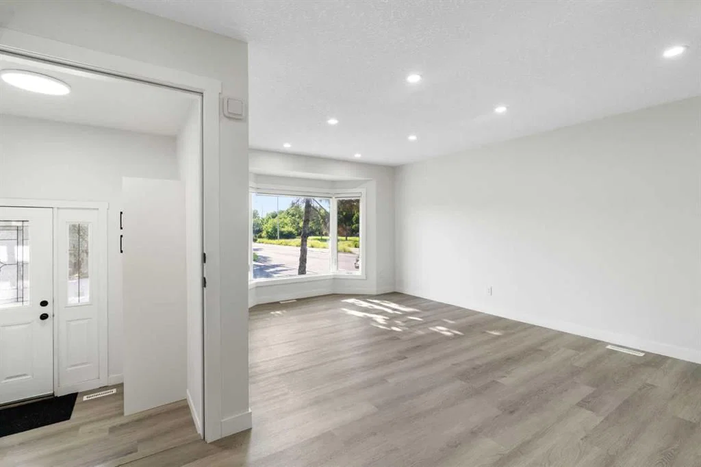 3504 33 Street SE, Calgary — photo 3 of 48