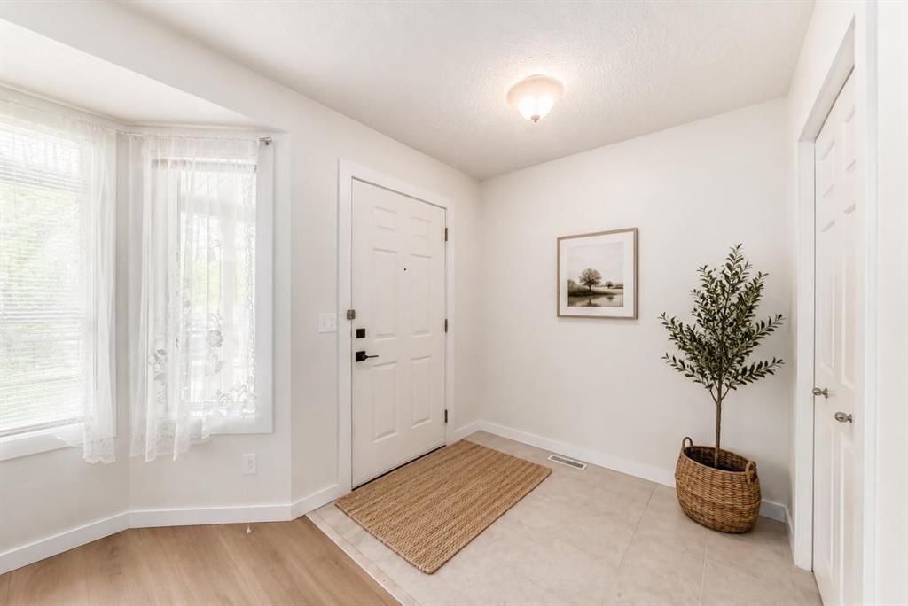 101 Hidden Valley Villas NW, Calgary — photo 5 of 30