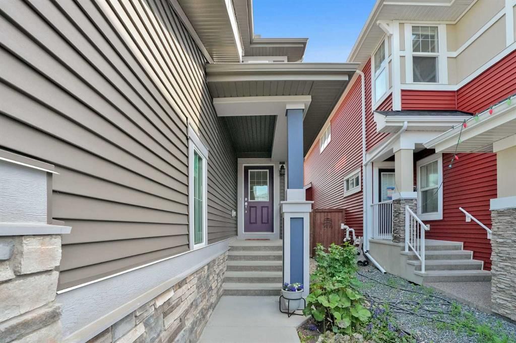 48 Sundown Common, Cochrane — photo 2 of 44