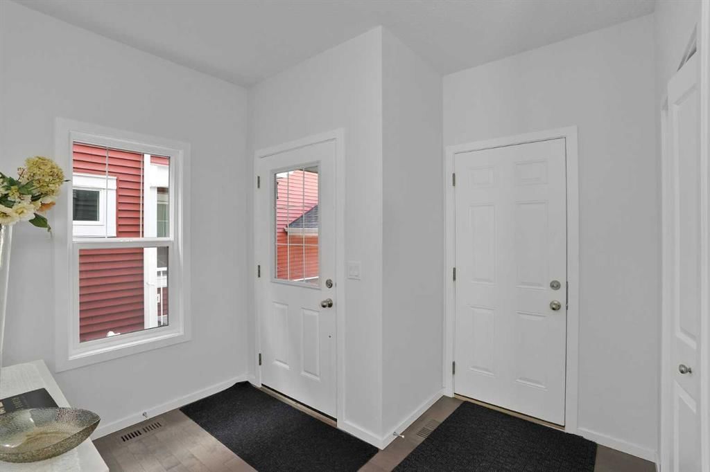 48 Sundown Common, Cochrane — photo 3 of 44