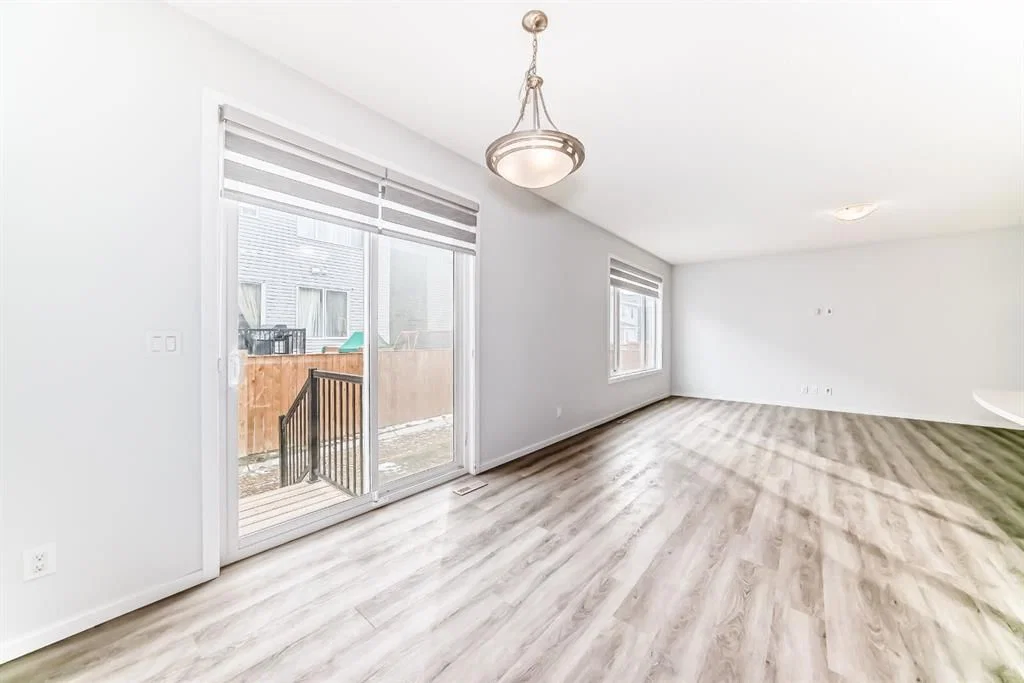 140 Carringham Road NW, Calgary — photo 4 of 50