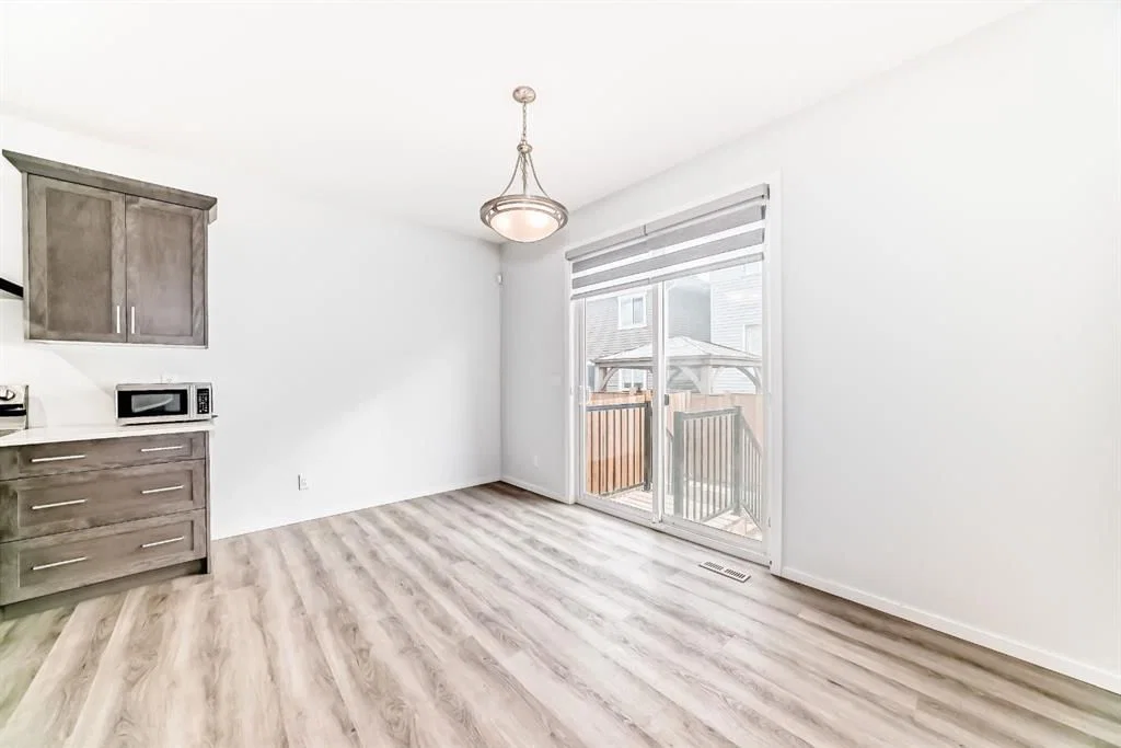 140 Carringham Road NW, Calgary — photo 5 of 50