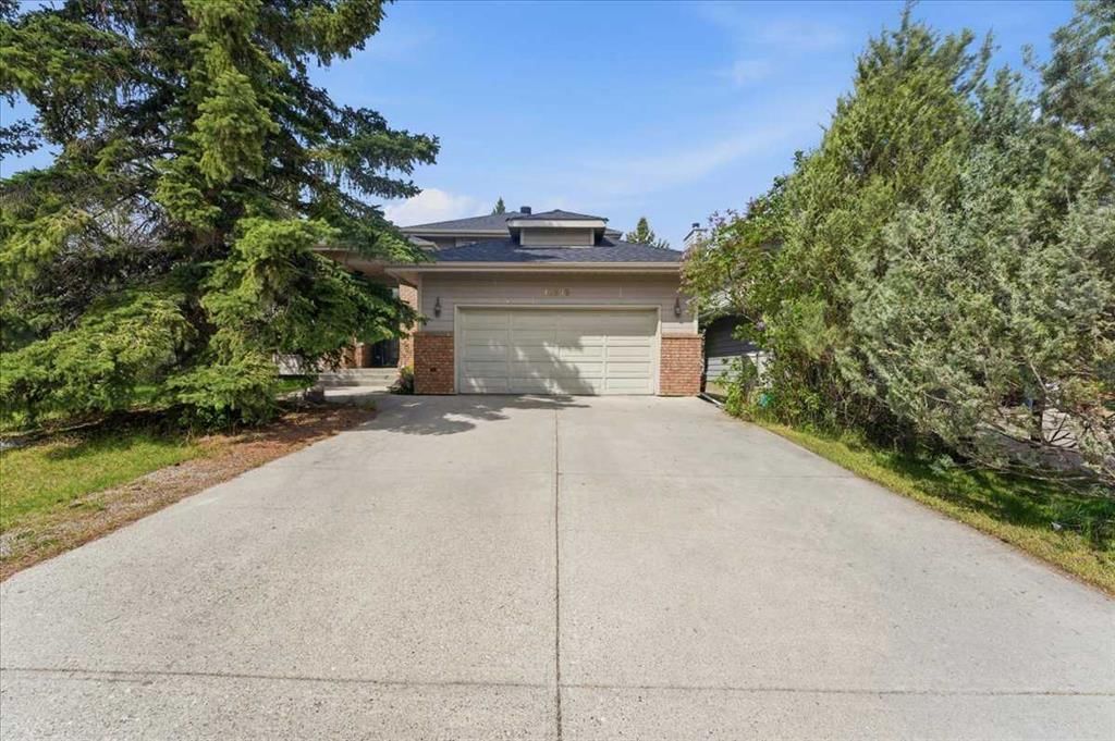 13919 Evergreen Street SW, Calgary — photo 2 of 50