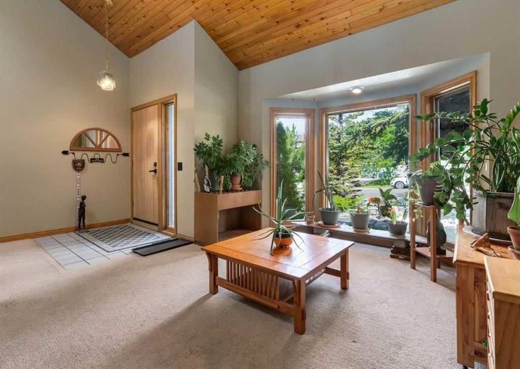 224 Edgedale Drive NW, Calgary — photo 3 of 40