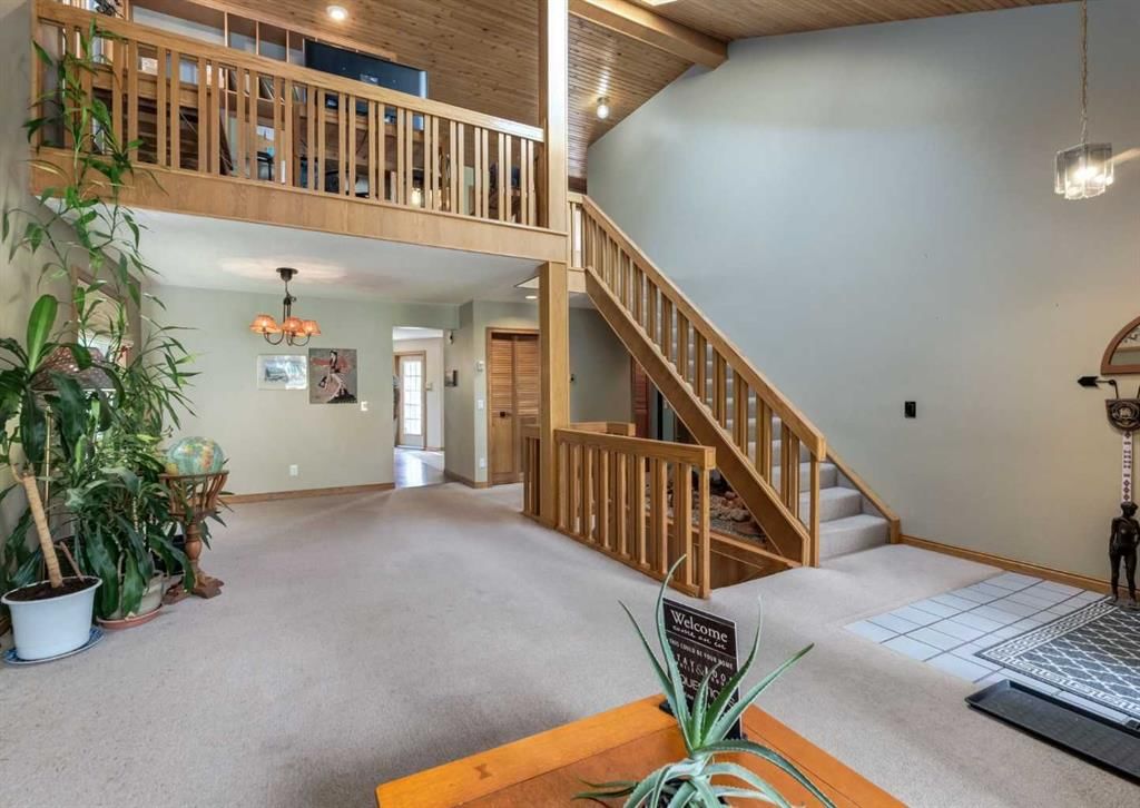224 Edgedale Drive NW, Calgary — photo 4 of 40